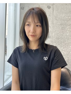 カケル(×.) 透明感バツグン！オリーブベージュ