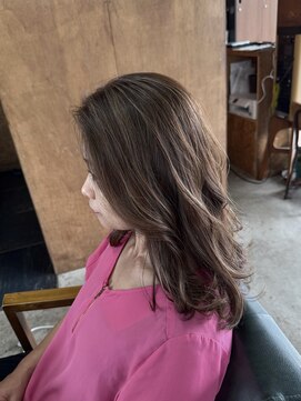 ロルド シェリ(Rold Cheri) 【山本智文】脱白髪染めハイライトレイヤーカット