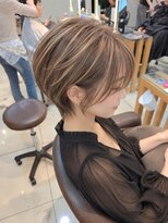 ロハスバイケンジ(LOHAS by KENJE)&nbsp;白髪染め無し白髪ぼかしハイライトくびれショート