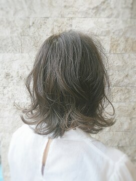 ウノプリール 京橋店(uno pulir) 外はね透明アッシュボブ