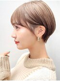 耳掛けショート × ワイドバング × シアベージュ