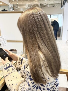 プラグ バイ ネオリーブ(plug by neolive) グレーベージュ×髪質改善 [髪質改善/縮毛矯正]韓国J