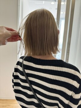 バイオレット 栄店(Violet) ホワイトベージュ ミルクティベージュ ブリーチカラー ミニボブ