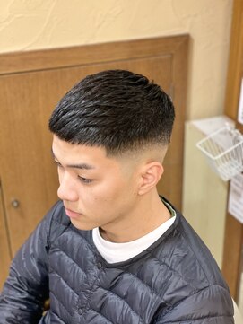 グルーマーズトウキョウ 渋谷店(GROOMER/S TOKYO) クロップスタイル コテパーマ フェードカット バーバースタイル