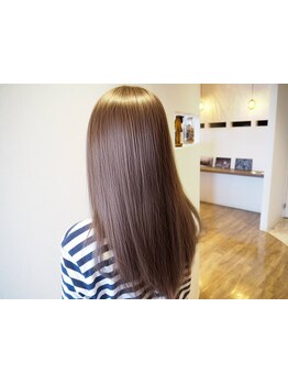 【知多市】ナチュラルで柔らかい。思わず触れたくなるストレートを実現＊指通り滑らかな艶美髪へ導きます－