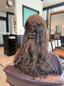 ルナバイルヴェール(LUNA by LeVert) ハーフアップアレンジ　編みおろし