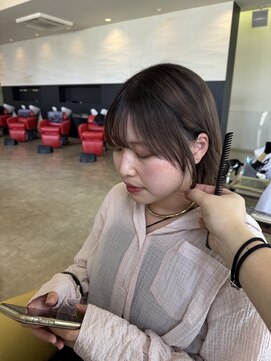 エマビビット 港店(EMA VIVID) 顔周りカットグレージュカラー