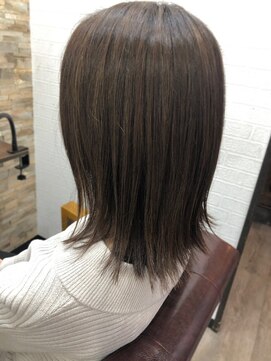 ハサミバイアトリエナガノ 千葉(8sami by atelier nagano) ショートボブ/センターパート/ツヤ髪/グラデーション/イヤリング