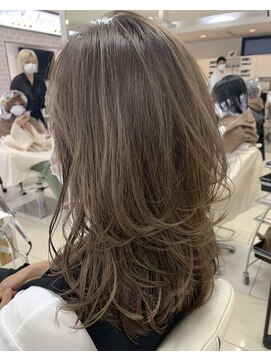 クオール(Quol) 【レイヤーカット】ローレイヤースタイルランドマーク片野