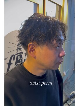 ラルス(Larus) MEN’S HAIR/波巻きツイストスパイラル/リバースセンターパート