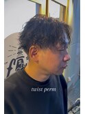 MEN’S HAIR/波巻きツイストスパイラル/リバースセンターパート