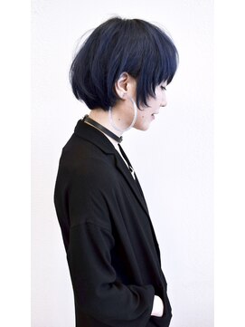 ヘアー キュート(hair CUtE) ネイビーカラー＆ラウンド感を強調した個性派マッシュ。