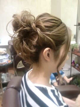 ロイヤルヘアー(ROYAL HAIR) お団子アップ