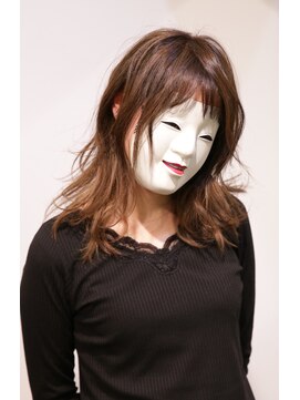 コマ(coma) 【coma中野】ベージュラフレイヤーカットミディ無造作カール