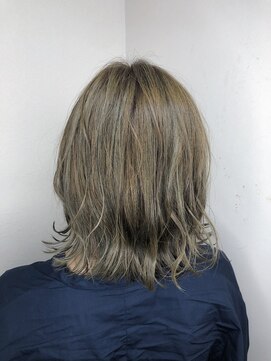 モルニ(MORNI) シルキーベージュ_マロンベージュ Aラインボブ かきあげ