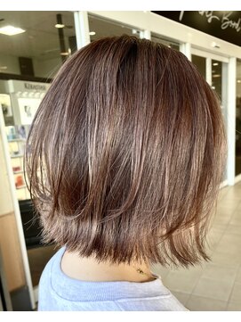 パリスボード(Paris bord) 外ハネショートミルクティーベージュ