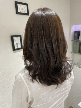 エクリ シセイドウ 麻布十番店(equri×SHISEIDO) 【麻布十番】アルティストカラー　白髪ぼかし透明感カラー