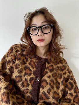 アデ オモテサンドウ(ade omotesando) レイヤーカットにニュアンスパーマで癖感と柔らかさを