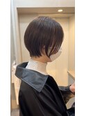 身につけてるモノがグッと引き立つ品のあるショートヘア