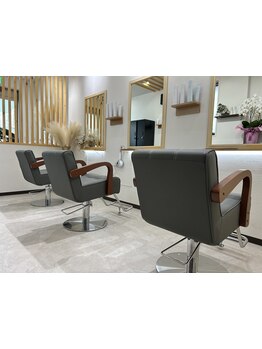 プチプラ×高技術はもちろん、居心地の良さも◎周りを気にせずリラックスしたサロンタイムを…。