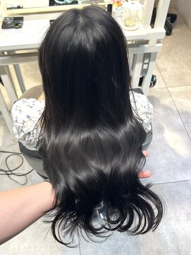 ディーエックス スリー(Dxxxx III) 美髪矯正 アイロン巻き TOMOKI