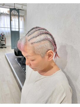 イト(ito) 50代60代髪型刈り上げ前髪残しコーンロウファンキーヘア