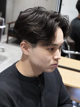 メッツ 原宿(METS) MEN'S/毛流れセンターパート×テーパーフェード/毛流れパーマ