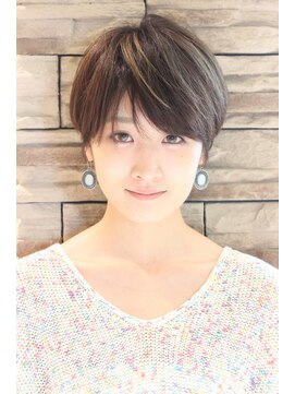 レウナ 外苑前(Reuna) 【３０代・４０代・５０代】大人女性の耳かけショート