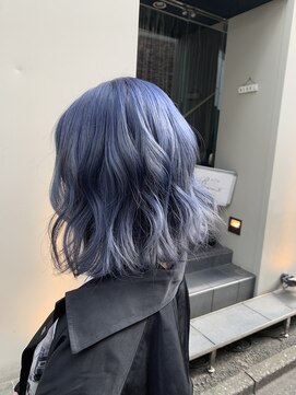 リゼル ユア 渋谷(RISEL YUA) ブルーアッシュの前下がりボブ