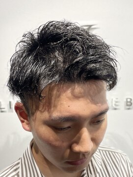 リバティシェアバーバー 銀座(LIBERTY SHARE BARBER) スパイラルパーマ/ツーブロック/メンズカット/フェード<理容室>
