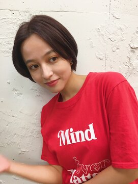 オペラ(OPERA by BALLET HAIR) カジュアルショート センターパート 前下がりショート