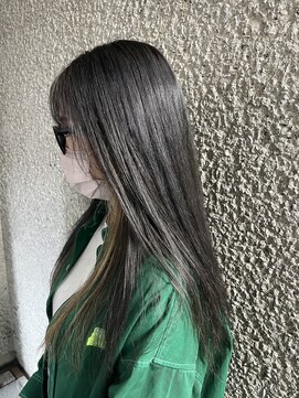 ウタ(uta) ダークグレー×インナーカラー