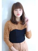 ラウンドバングが可愛いフェミニンミディー