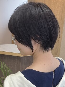 ビュー フクオカ(VIEW FUKUOKA) 美髪にオトナかわいいホワイトグレージュネビージュショートボブ