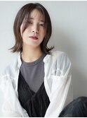 切りっぱなしの透け感の外ハネボブ