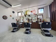 白を基調にした明るい店内♪