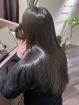 ソエル(Soell) 髪質改善 レイヤーカット オリーブカラー ツヤ髪 グレージュ