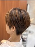 大人ショート　白髪ぼかし　ハイライト