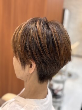 ロイヤル 大人ショート　白髪ぼかし　ハイライト