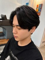ハクオム 大須(HaKU Homme)&nbsp;韓国風フェザーパーマセンターパートナチュラル毛流れ抜け感ヘア