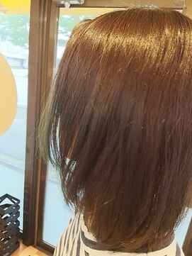 美容室 バル クリエ 前上がりのレイヤースタイル