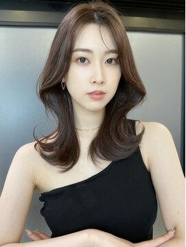 アリュウル 表参道(ALLURE) 大人に似合う韓国ヘア 前髪なしヨシンモリ くびれミディアム