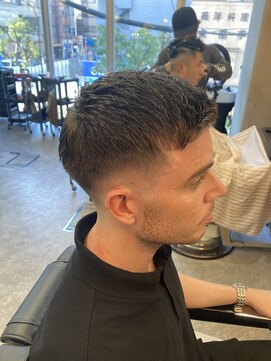 フランクスバーバーリザーブ 人形町店(FRANK’S BARBER RESERVE) ロースキンフェード