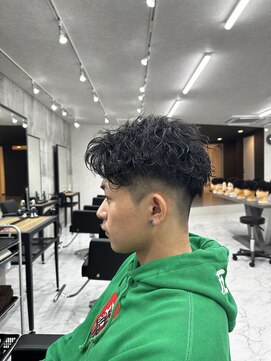 ブリーチ 金沢店(BLEACHi) 波巻きツイスパMIX×センターパート