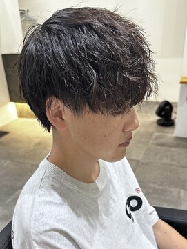 ヒュイル バイ ニアウ(Hwyl by Niau) メンズマッシュパーマニュアンスパーマスパイラルパーマ刈り上げ