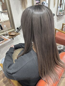 ヘアメイク アンフィ(amphi) アッシュグレージュ