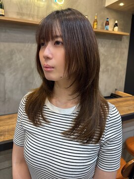 ヴィックス クリスタル(VIC’S crystal) 小顔レイヤー×抜け感シースルーミディ