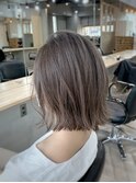外ハネミディアム/透明感ベージュ/くびれボブ