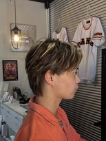 ガオプロデュースバイレボ(gao produced by revo)&nbsp;ハイライトカラー金メッシュセンターパートメンズカット眉カット