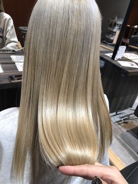 ハイトーンシルバーベージュ